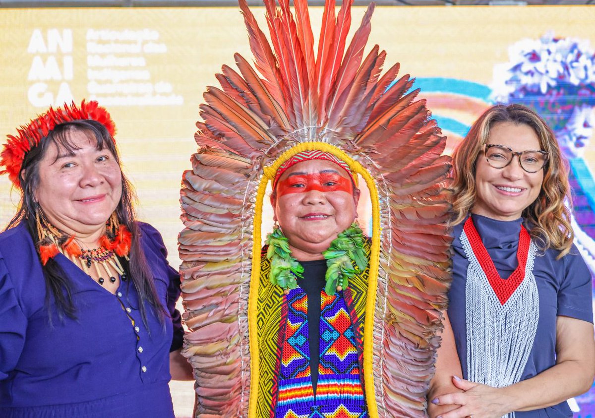 Acompanhei o encontro de 150 lideranças que se reuniram em Sobradinho para organizar a Marcha das Mulheres Indígenas. Quanta força dessas guerreiras na defesa de seus direitos! Obrigada à Articulação Nacional das Mulheres Indígenas Guerreiras da Ancestralidade pelo convite.
