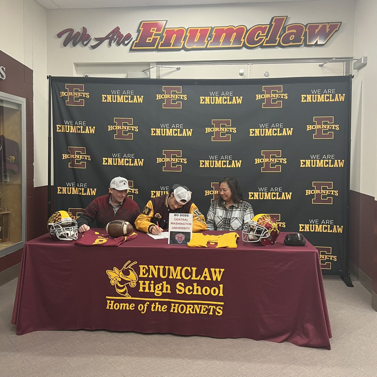 CONGRATULATIONS BO DODS!! WE ARE ALL SO PROUD OF YOU!!! <a href="/CWUFB/">CWU Football</a> <a href="/bo_dods/">Bo Dods</a> <a href="/noflyzone/">tebowwrld🐐</a>#8
Ellensburg is now a no fly zone ☠️