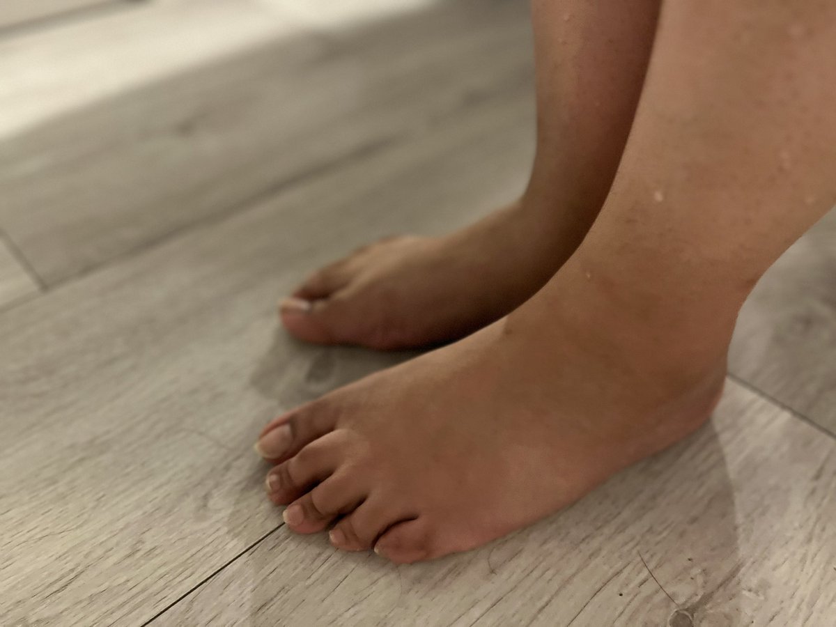 Anee Ellie tweet media