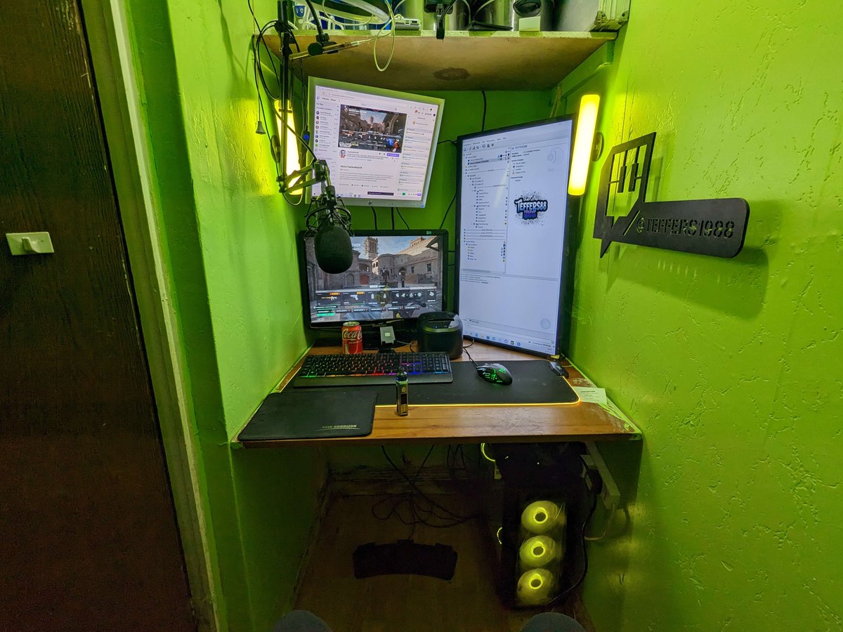 teffers88's tweet photo. well i moved into my new little room still bits to do but hey hey https://t.co/lXf6ubjJQL