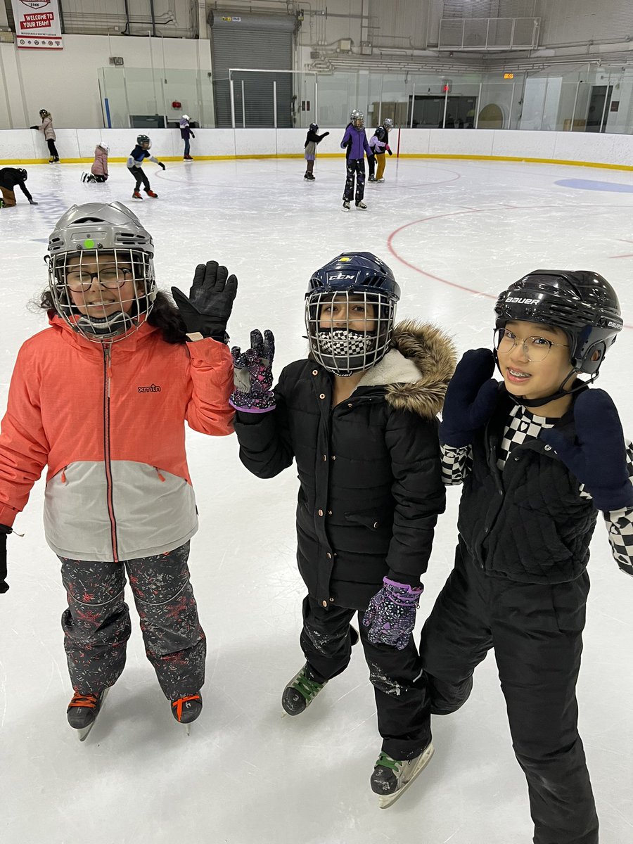 AttwellGreg's tweet image. Our final Let’s Skate session for @SilverCreekPS grade fives happened this morning, and while they’re sad it’s over, the hot chocolate waiting for them from @alrm2901 made up for the brisk winter walk and had them smiling. Thanks @Joanne30249079 for the assist!