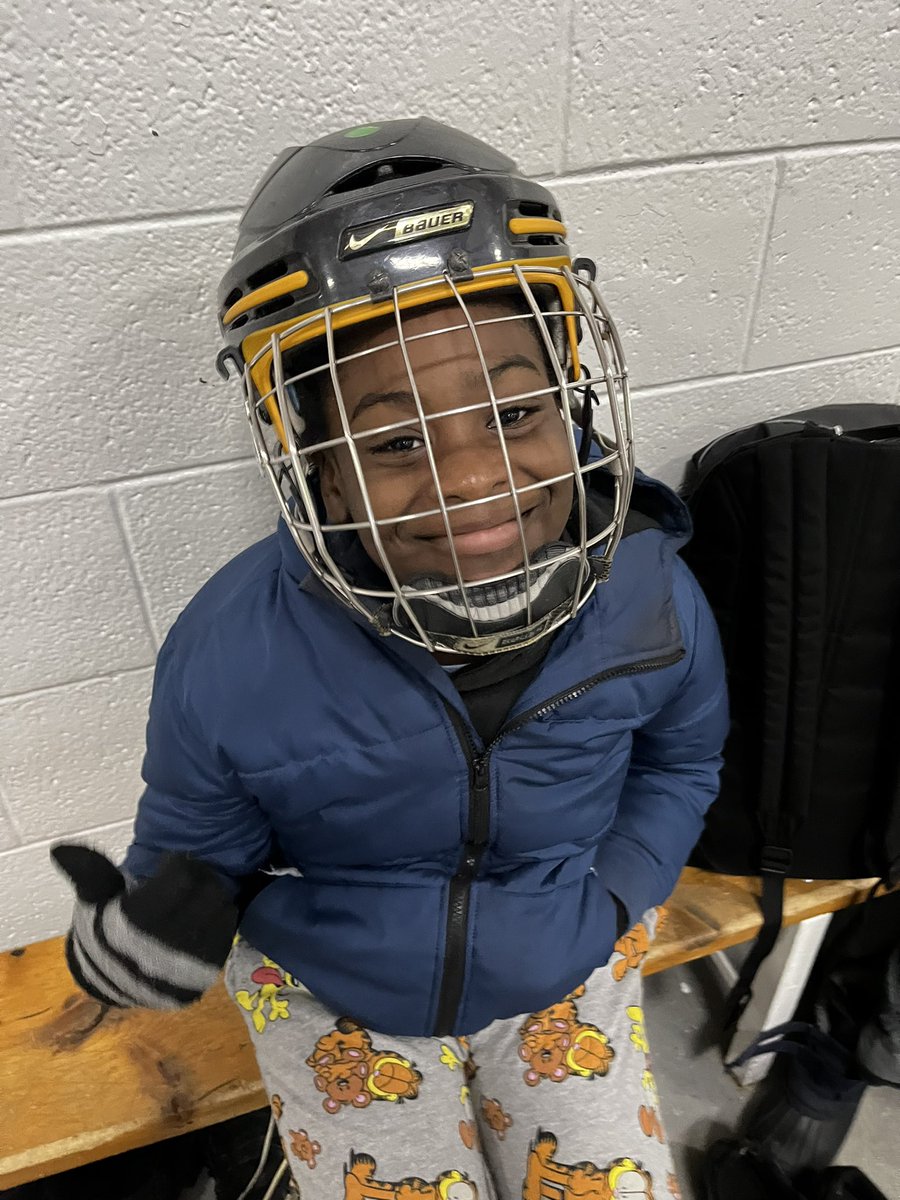 AttwellGreg's tweet image. Our final Let’s Skate session for @SilverCreekPS grade fives happened this morning, and while they’re sad it’s over, the hot chocolate waiting for them from @alrm2901 made up for the brisk winter walk and had them smiling. Thanks @Joanne30249079 for the assist!