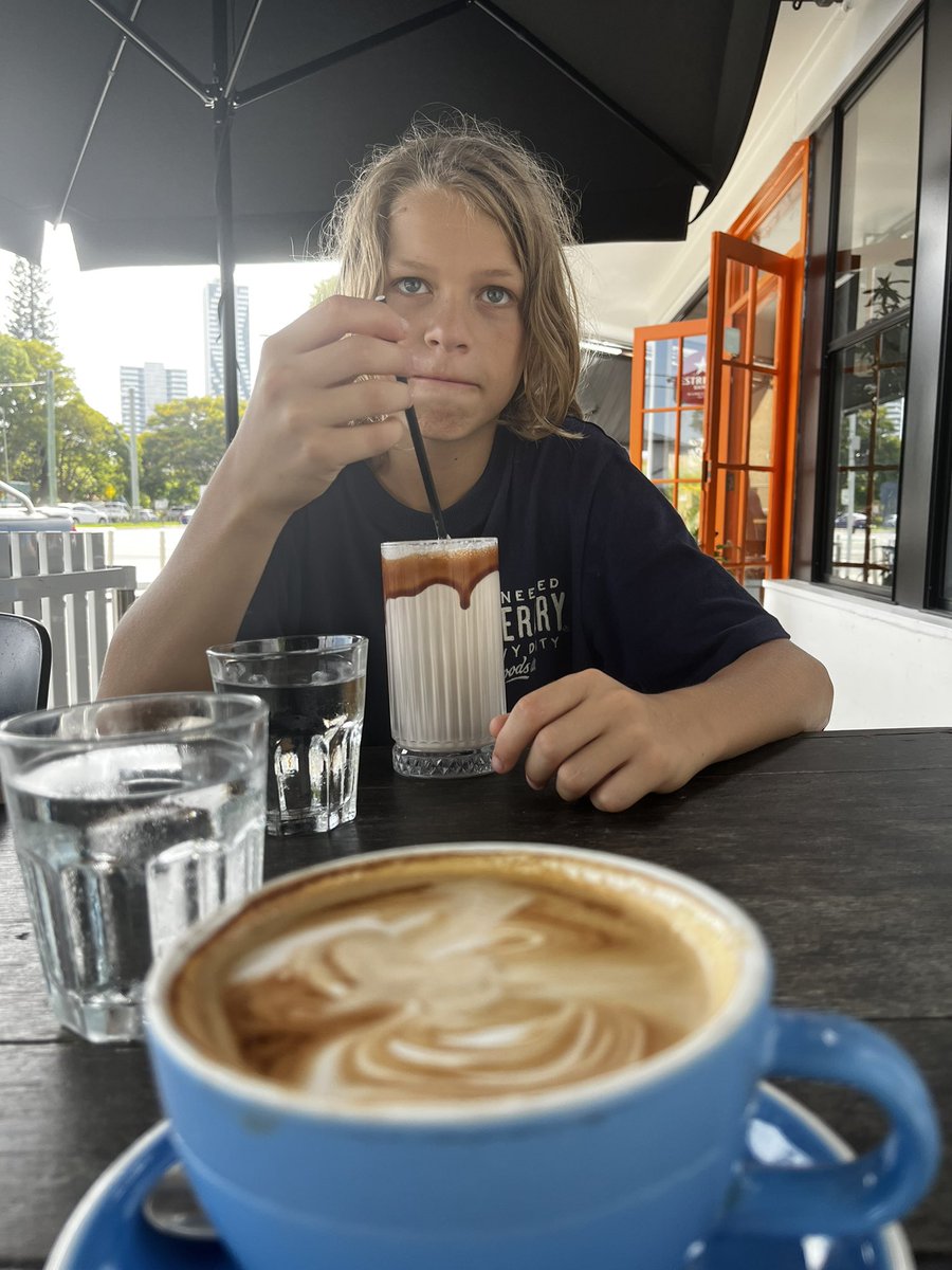 PaulmDavies's tweet photo. Its difficult, but they don’t need long, just quality before the carnage of the day begins.. This bloke loves it https://t.co/oOxYItqdkM