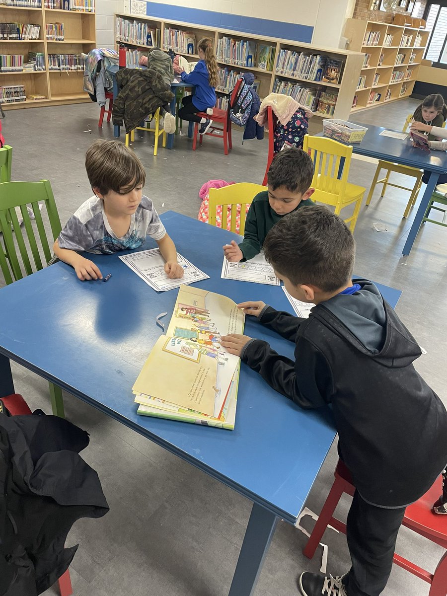Morgan5thGrade's tweet photo. @learningbee20 @WestSchoolLBNY @LBSchoolsNY @LorraineRadice1 Some more scenes from today’s action! #WestIsBest #WorldReadAloudDay #PowerfulPartners @WestSchoolLBNY @LorraineRadice1 https://t.co/LMlF9HDvuA