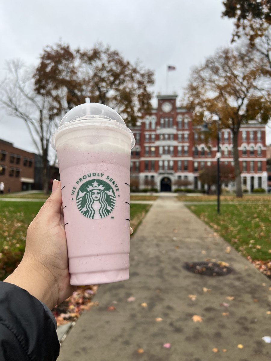 ClarkDining's tweet image. Sip on the strawberry shake this winter at The Den or at Cougar Cafe at the library! 🍓🍓
#strawberry #shake #cafe #chill