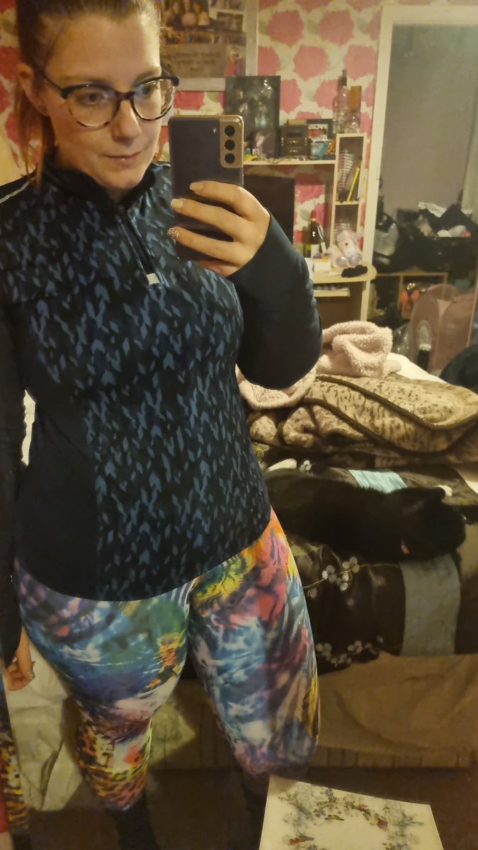 Alifitness91's tweet image. Track session tonight! Warm up and drills. Then 5 mins easy, 5 mins tempo, then 60s on 60s off intervals! Holy crap not sure where those efforts came from haha! Didn't know my little legs could go that quick! #trythetrack #tracksession #trackrunning #sprints #speedsession