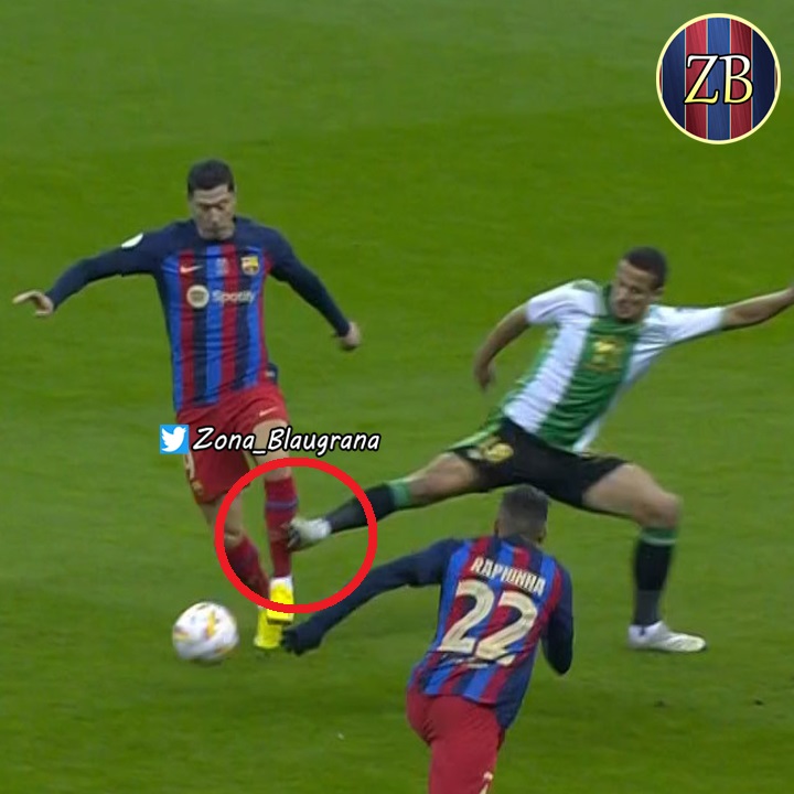 Zona_Blaugrana's tweet photo. Pellegrini quejándose del arbitraje cuando no ha habido nada, el Barça ha sido muy superior. No le vi quejarse del árbitro en la Supercopa, donde fue descaradamente favorecido, les concedieron un gol previa falta de Willian a Gavi y debieron expulsar a tres jugadores del Betis.🤫 https://t.co/jfcygx07Ye