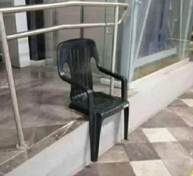 Uma cadeira sentada