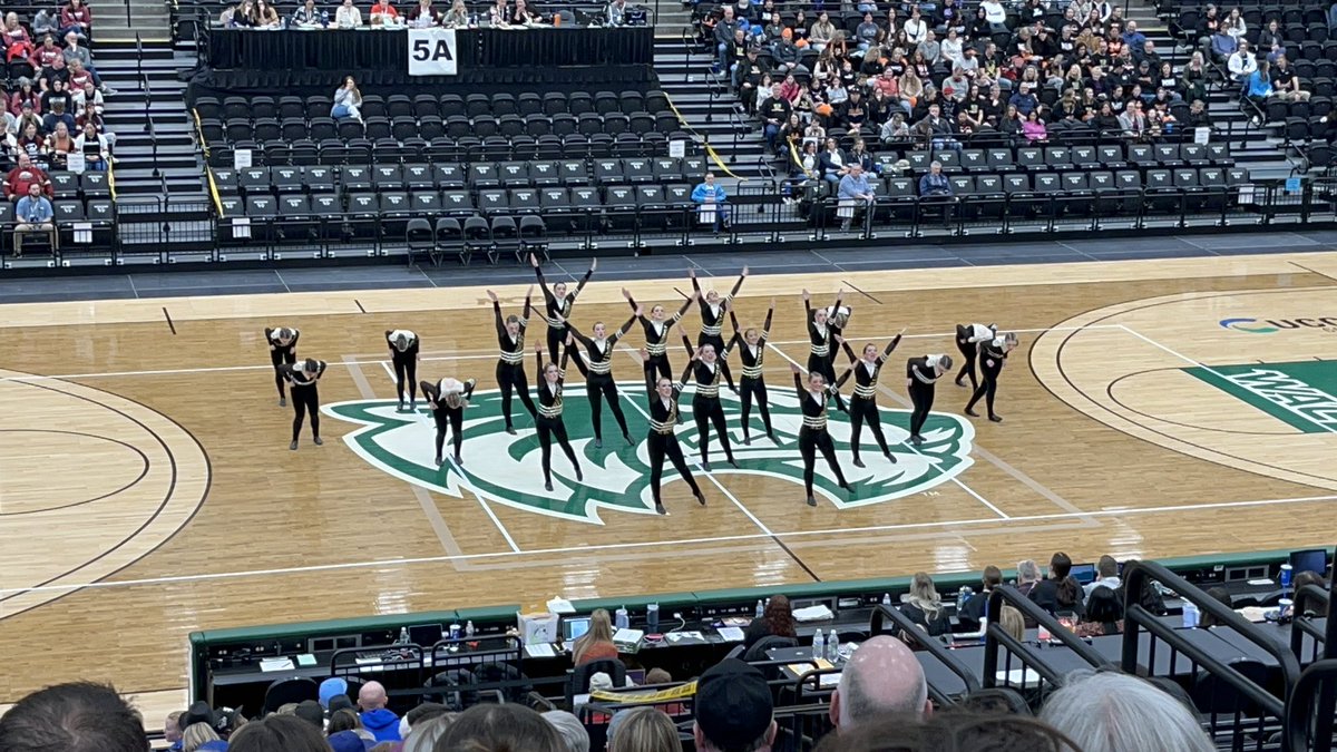 jdick67's tweet photo. Let’s go Royals! Let’s get it done at State Semi-Finals #Drill #RHS #RoyHigh https://t.co/AMDj4PP5kB