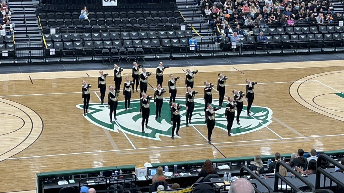 jdick67's tweet photo. Let’s go Royals! Let’s get it done at State Semi-Finals #Drill #RHS #RoyHigh https://t.co/AMDj4PP5kB