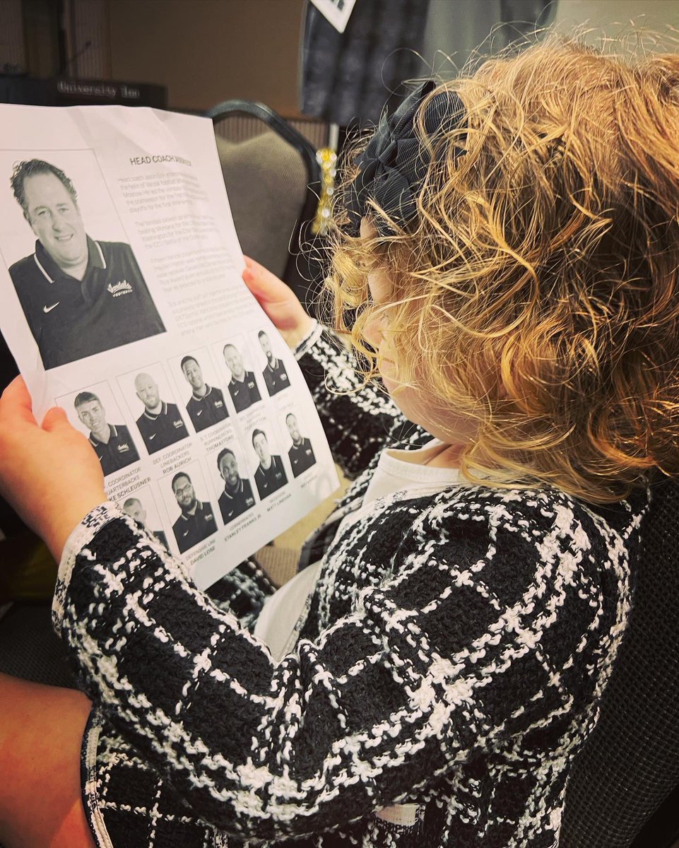 BeautyBabesBall's tweet photo. 1st @VandalFootball signing day event for our Lola. She was skepticalโฆand apparently wants to be impressed on the field๐คฃ๐ง๐ผ๐ค๐๐โ๐ผโsโฌ๏ธ.
#theresdada #itsjax #GoVandals #coachskid #babysister #footballfamily #twocute #SigningDay https://t.co/483JnBRnne