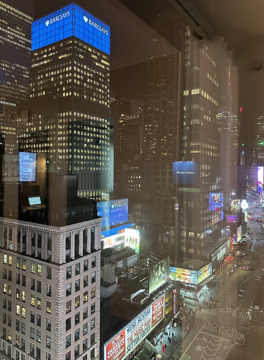 educationpalmer's tweet photo. I feel like “I’ve made it to the big leagues” staying in this great little hotel in #TimesSquare that costs less than $150/night. Thank you #MSocial! 🙏 https://t.co/GeiMdi7o15