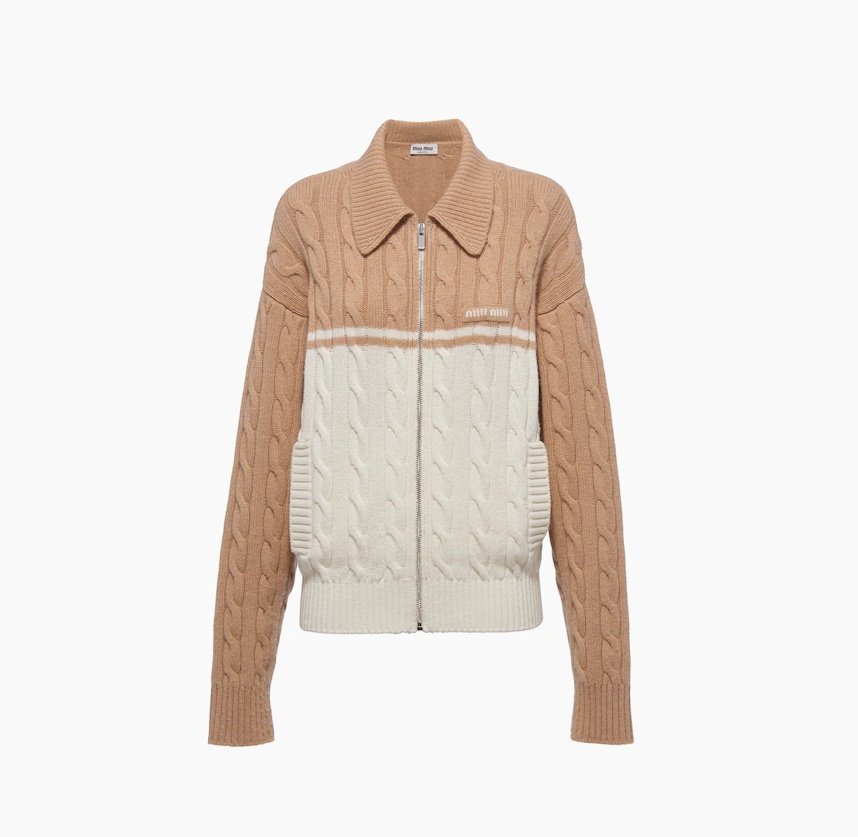 #설아's 옷장

■ 230131 설아 인스타그램
■ miu miu
■ 오버사이즈 울 및 캐시비어 가디건 <화이트/카멜 브라운>
■ 2,790,000원

🔗: miumiu.com/kr/ko/ready_to…

#우주소녀 #우주소녀_더블랙