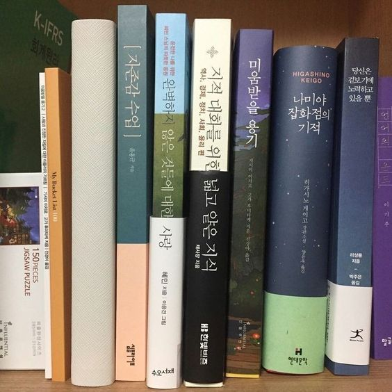 etherealdior's tweet photo. books, books, books https://t.co/2CZtcWNWvG
