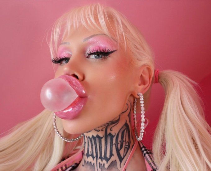 These lips are good for blowing… bubbles ?
https://t.co/D6ptmlMn55 https://t.co/ZTX7Ka0e6W