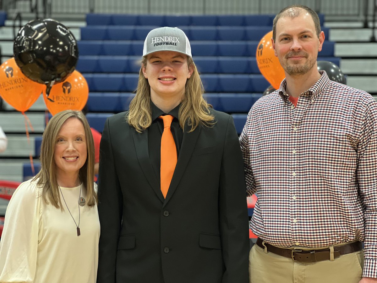 Dy1anJS's tweet photo. Signed! Excited to officially be a part of the Hendrix Warriors football program!                    @RussHeidiSLC @NotCoachBuck @CoachTeddie @HendrixFootball @BJHS_Football @KelvisWhite @SimpOneTwo https://t.co/pOrB1AYDE3