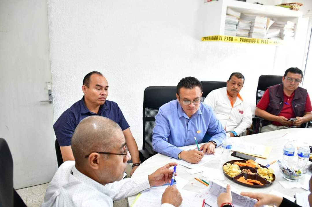 SNTE56Veracruz's tweet photo. BUSCA LA SECCIÓN 56 DEL SNTE, ALTERNATIVAS PARA LA CERTIFICACIÓN DE DICTÁMENES DE INVALIDEZ

Nota completa:
https://t.co/ezgEo2WeEY

#𝙎𝙤𝙮𝙎𝙉𝙏𝙀56 🟠
#𝗟𝗮𝗨𝗻𝗶𝗱𝗮𝗱𝗡𝘂𝗲𝘀𝘁𝗿𝗮𝗙𝗼𝗿𝘁𝗮𝗹𝗲𝘇𝗮 🙋🙋‍♂️ ✅
#𝙋𝙖𝙡𝙖𝙗𝙧𝙖𝘿𝙚𝙈𝙖𝙚𝙨𝙩𝙧𝙤 👩‍🏫👨🏻‍🏫 https://t.co/dTKfvNOFMU