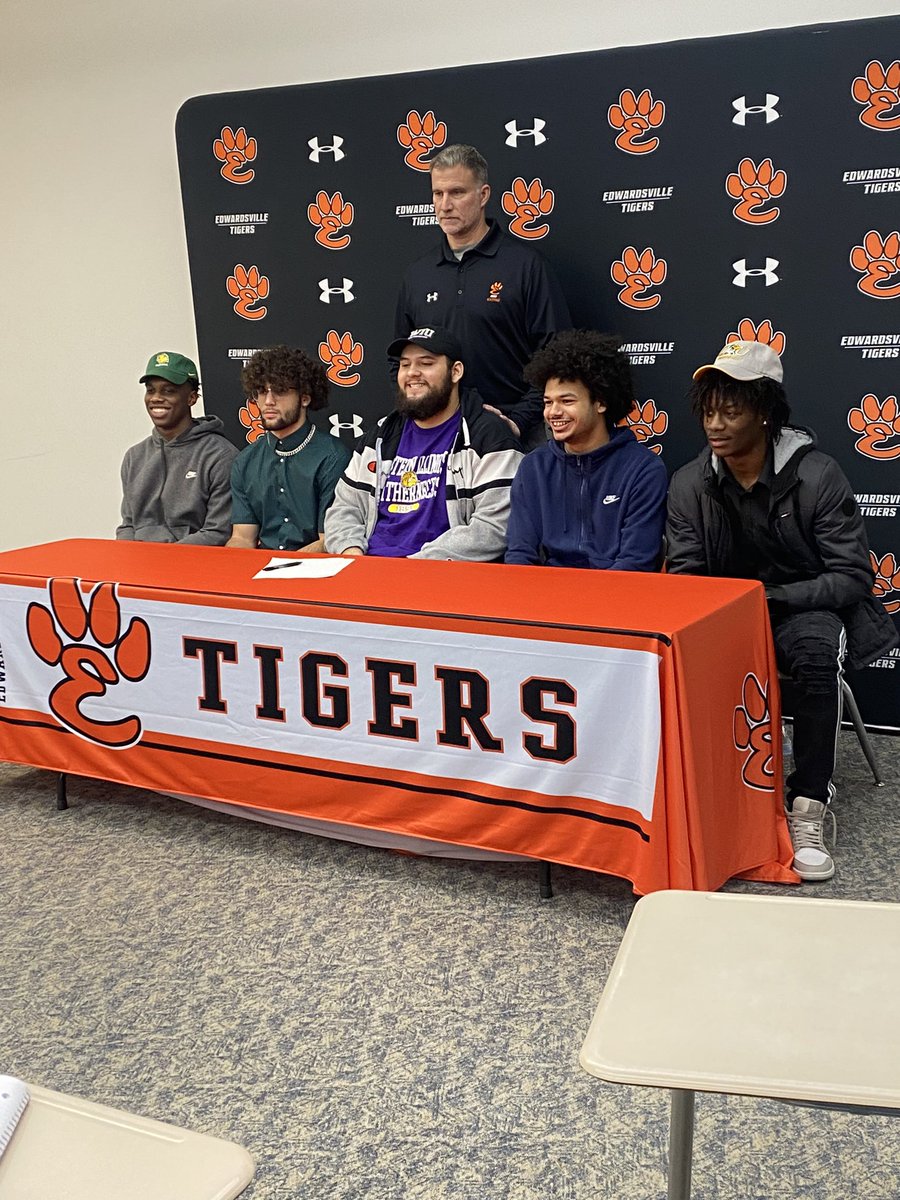 EdwardsvilleFootball (@tigerfootball_) on Twitter photo Congrats to our signees <a href="/larsondeshawn2/">Deshawn Larson</a> and <a href="/GastonDaion/">Daion Gaston</a> for signing with <a href="/MOSOFootball/">Missouri Southern Football</a>
<a href="/Dorian_A2172/">Dorian Arguelles</a> for signing with @WIUfootball
<a href="/baybay2234/">Lawrence Rodgers.</a> for signing with <a href="/Dupage_Football/">College of DuPage Football</a> and
<a href="/Johnniero10/">Johnnie Robinson</a> for signing with <a href="/QUHawks/">Quincy Hawks</a>
Thank you for hard work and good luck at the next level Congrats to our signees <a href="/larsondeshawn2/">Deshawn Larson</a> and <a href="/GastonDaion/">Daion Gaston</a> for signing with <a href="/MOSOFootball/">Missouri Southern Football</a>
<a href="/Dorian_A2172/">Dorian Arguelles</a> for signing with @WIUfootball
<a href="/baybay2234/">Lawrence Rodgers.</a> for signing with <a href="/Dupage_Football/">College of DuPage Football</a> and
<a href="/Johnniero10/">Johnnie Robinson</a> for signing with <a href="/QUHawks/">Quincy Hawks</a>
Thank you for hard work and good luck at the next level