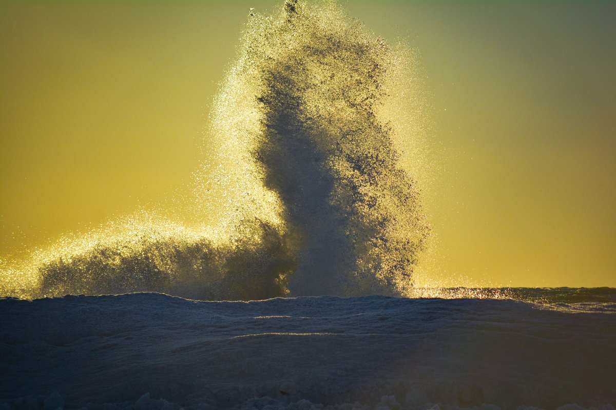 Snapped this at Lake Michigan tonight. <a href="/PureMichigan/">Pure Michigan</a> always amazes. 

<a href="/FOX17/">FOX 17</a>