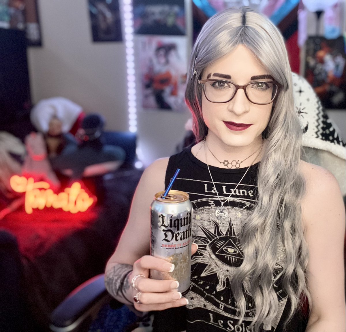 AliTheTomatoxo's tweet photo. Link in comments!

It's F***ING WEDNESDAY! Mass Effect Legendary Edition! Rawr ;) #Peer2Peer #TransGirlGaming #TwitchAffiliate #MassEffect #LiquidDeath #TwitchGirls #TwitchStreamer #GirlGamer #TransIsBeautiful https://t.co/ahhLpOG2bR