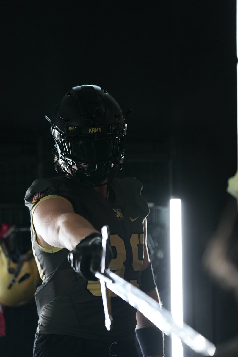 BigMax89_'s tweet photo. ⚔️ I am committed and signed at @ArmyWP_Football. Can't wait to get on campus and get to work with my new teammates ⚔️
@boscofootball 
@BKKnightNation 
@CoachJeffMonken 
@CoachSaturnio 
@thatchercoach 
@CoachBPowers 
@MikeViti 
@ConorHughes67 

#GOARMYbeatnavy https://t.co/AKWuLBN9vA