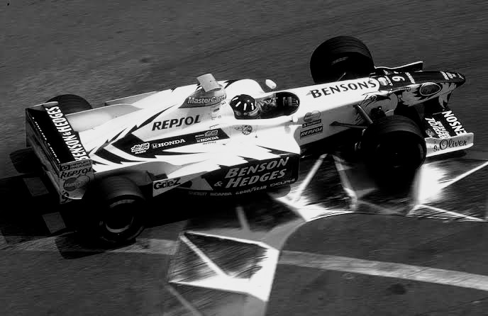 Curva1News's tweet photo. A F1 passará por uma grande reformulação! 

Não estamos nos referindo ao regulamento, mas sim, dos pilotos.
No momento mais de 1 terço dos pilotos está SEM contrato. O mercado de pilotos está agitado!
No momento, os pilotos são:

🇬🇧Damon Hill
🇳🇱Jos Verstappen
🇫🇷Oliver Panis

+ https://t.co/kCnqVd3eB7