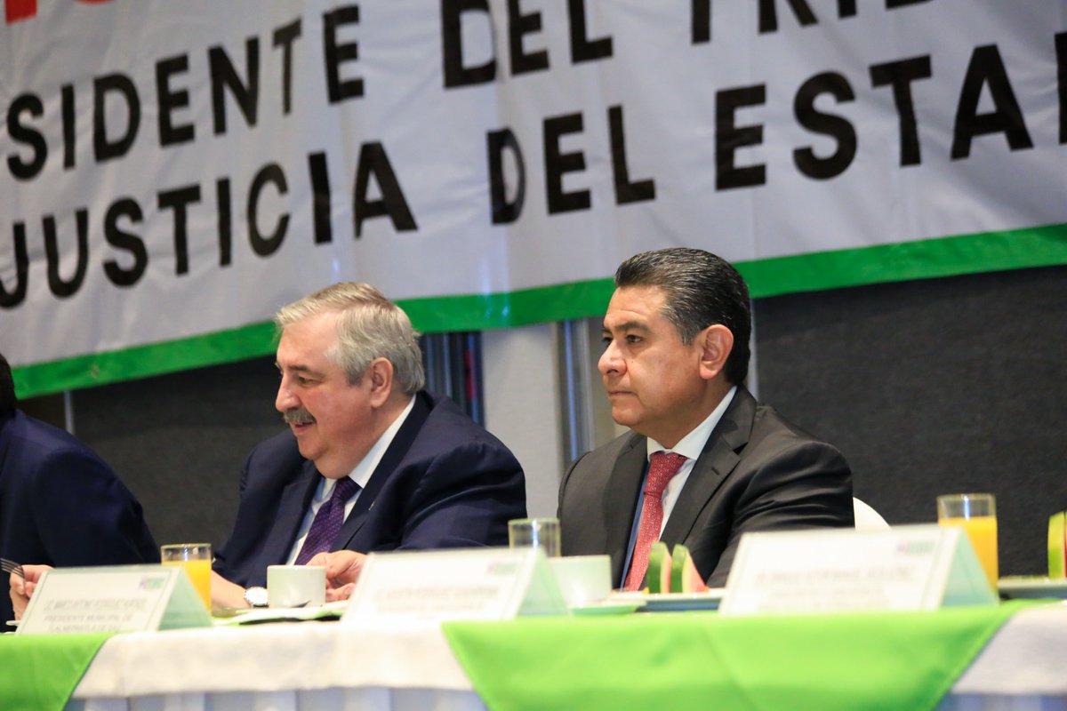 Fue un gusto acudir al Encuentro Empresarial de #ASECEM donde pude coincidir con el Dr. <a href="/MagdoSodi/">Ricardo Sodi Cuellar</a>, Presidente del Tribunal Superior de Justicia del Estado de México.