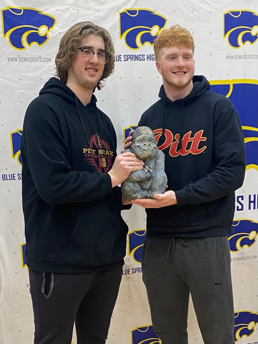 ThePaigeHansen's tweet photo. These two Wildcats are headed to Pittsburg! 🦍✍️@GorillasFB @EliYouman @hansen_maximus  @JJPaul53 @patcashmore @CoachB_Larson @FettNick https://t.co/doEO9CTpY9