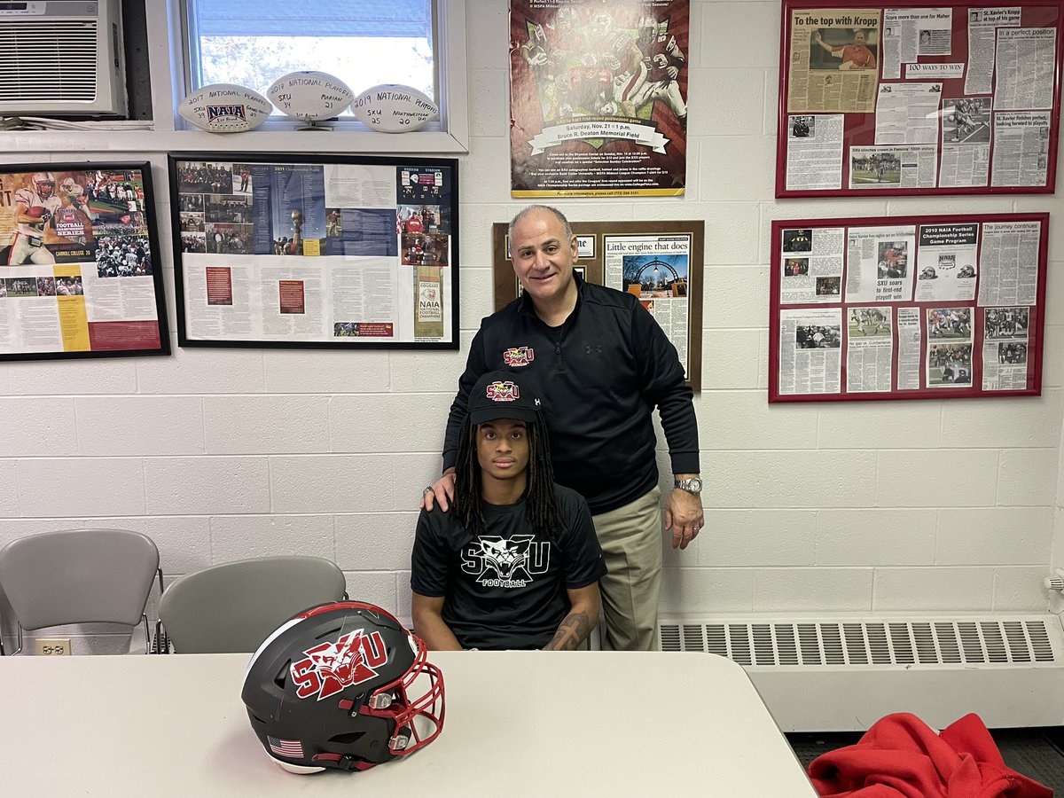 It’s official ✍🏻 I wanna thank @LeoCatholicFB for making me a better athlete and also <a href="/TrackLeo/">Leo Track & Field</a> I wouldn’t be here without the leo coaching staff. I wanna thank <a href="/SXUFootball/">SXU Football</a> for giving me the opportunity to play at a higher level.
For the 4 year I will be attending Saint Xavier!!