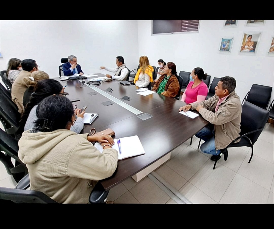 PuebloMontubioE's tweet photo. En #Quito✓ Delegados por el Presidente @LuisLayedra2 nos reunimos con el Ministro @Salud_Ec @PepeRuales para plantear propuestas q' fortalezcan el #PrimerNivelSalud y termine la brecha de #TAPS para abastecer la demanda y se de seguimiento a la población prioritaria

#Agenda2023 https://t.co/LZB7AfL41I
