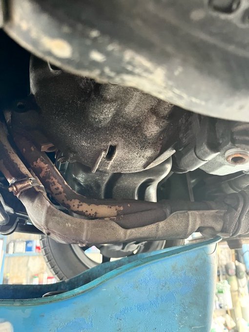 オイル交換中です。 