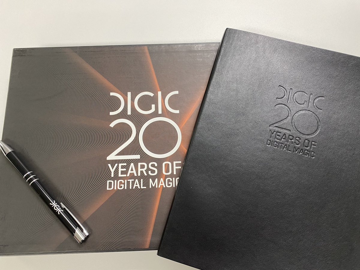 ryo8htnk's tweet photo. Digic Picturesから、とても立派な記念本とモールスキンのノート、ボールペンをいただきました。20周年おめでとうございます!
これからもハイクオリティな映像制作を楽しみにしています!
#DIGICPICTURES #20years #Congratulations https://t.co/AJaco7BoJT