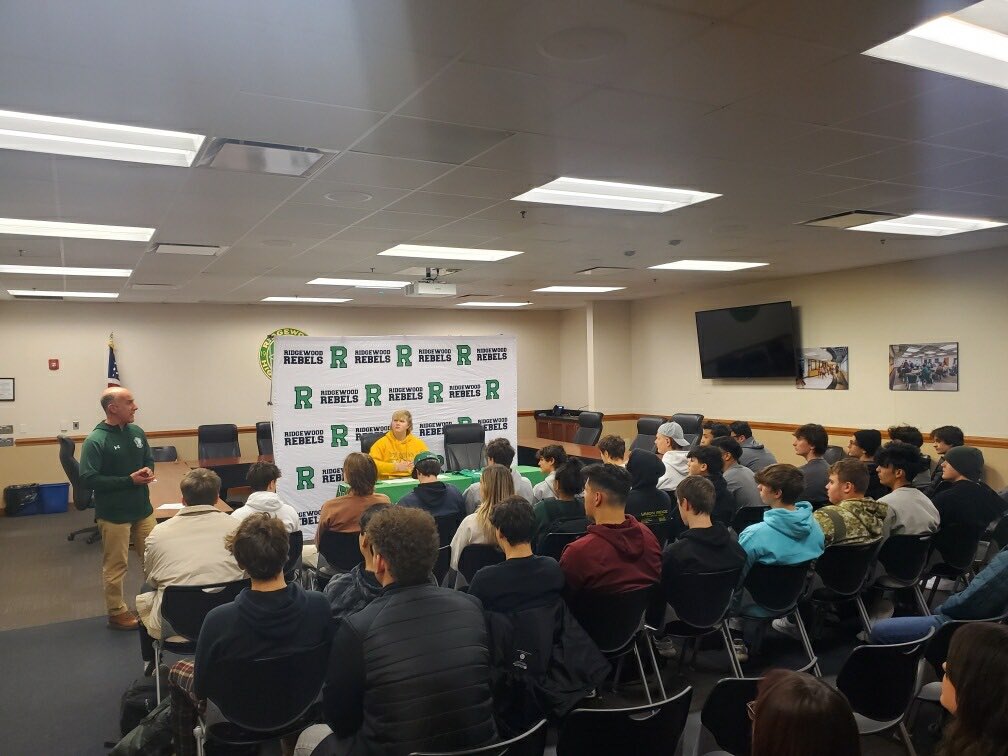 RHSAthletics234's tweet photo. 💚🏈💚 Special moment at RHS this afternoon.  Senior, Kuba Tyszka, makes it official and signs his letter of intent to continue his education and playing career at the University of Wyoming. His proud family, coaches, and friends in support.  Good luck KT!  @RHSRebelPride https://t.co/Bi2kUK02UN