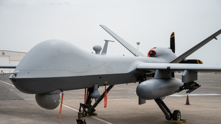 salmanaliawan's tweet photo. #US drone maker offers #Kiev $1 deal, with a catch
The deal for two #Reaperdrones would actually cost $18 million for first year alone.#GeneralAtomics has offered #Ukraine 2 #ReaperMQ9 drones for just $1.
@AmRaadPSF @Defense_Talks @blueboy7862
#UkraineWar #UkraineRussianWar https://t.co/MNmmXt3r1K