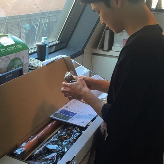 91linegif's tweet photo. 민호가 사준 선물
13년 전에 생일 선물로 사준 가디건
생일 선물 다이슨 청소기
퀵으로 보내준 이사 선물 다이슨 청소기
베초 나와서 받은 생일 선물 또메르 르메르 https://t.co/xApyHNVbT3