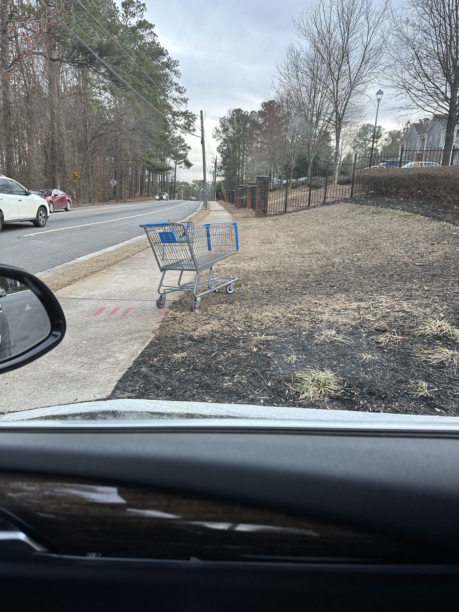 SincerelySteppi's tweet photo. #Walmart I understand… smdh https://t.co/3T0zAEhIsV