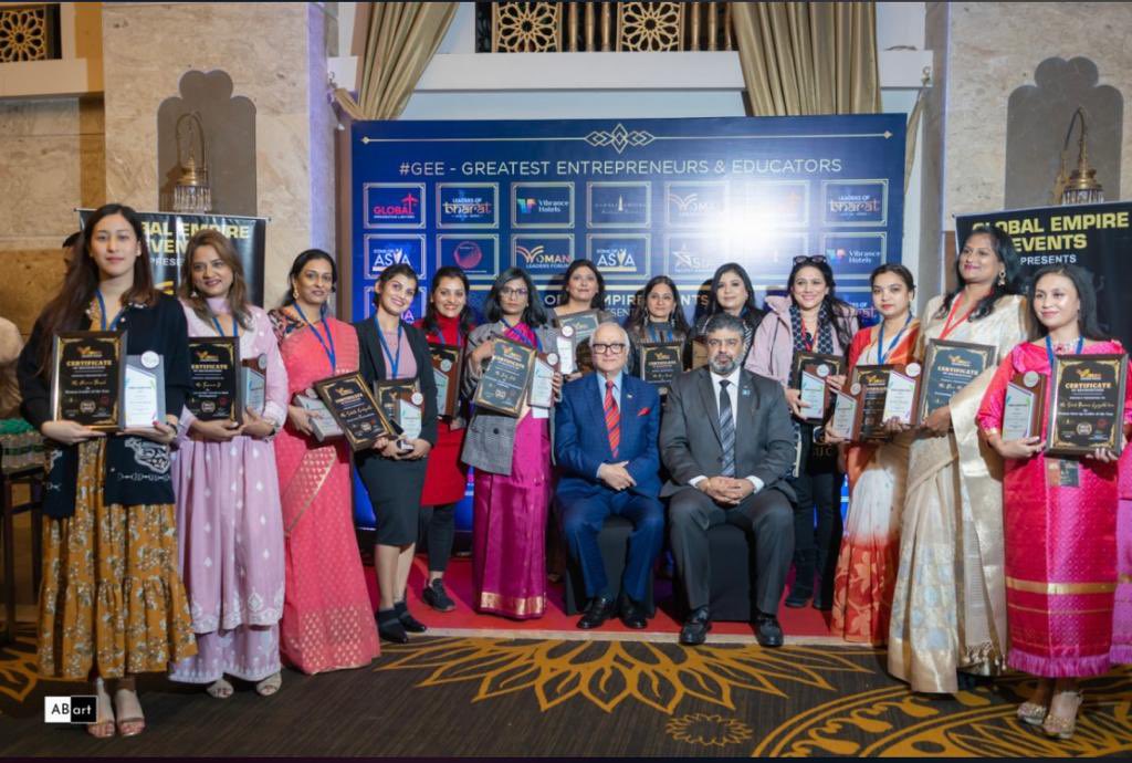Neerajpalau's tweet photo. Itโs a privilege to present the awards along with Shri @KLGanju HCG of the Union of Comoros, President of @HCCDIndia, to such outstanding #womenentrepreneurs who are an inspiration to everyone across our great nation. @unwomenasia @UN @CWWLeaders
#globalempireevents #iconsofasia https://t.co/Wwfw2X2xqT