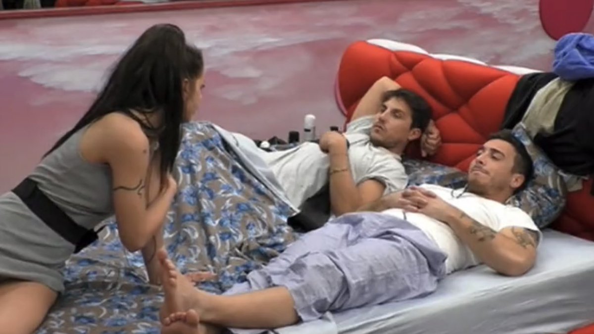 trashastrale's tweet photo. Non ho parole per questi tre. #GFVIP https://t.co/W4EhW5H8CC