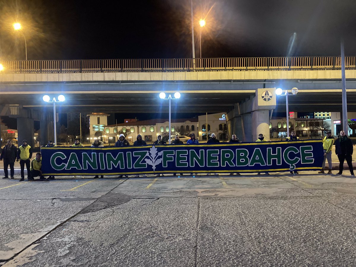 YOLLARINDA ÖLECEĞİZ!

1907 ÜNİFEB Ege Üniversitesi Örgütlenmesi olarak Adana Demirspor - Fenerbahçe maçında Fenerbahçe’mizi desteklemek için Adana yolundayız.
#FenerbahçeninYolunda