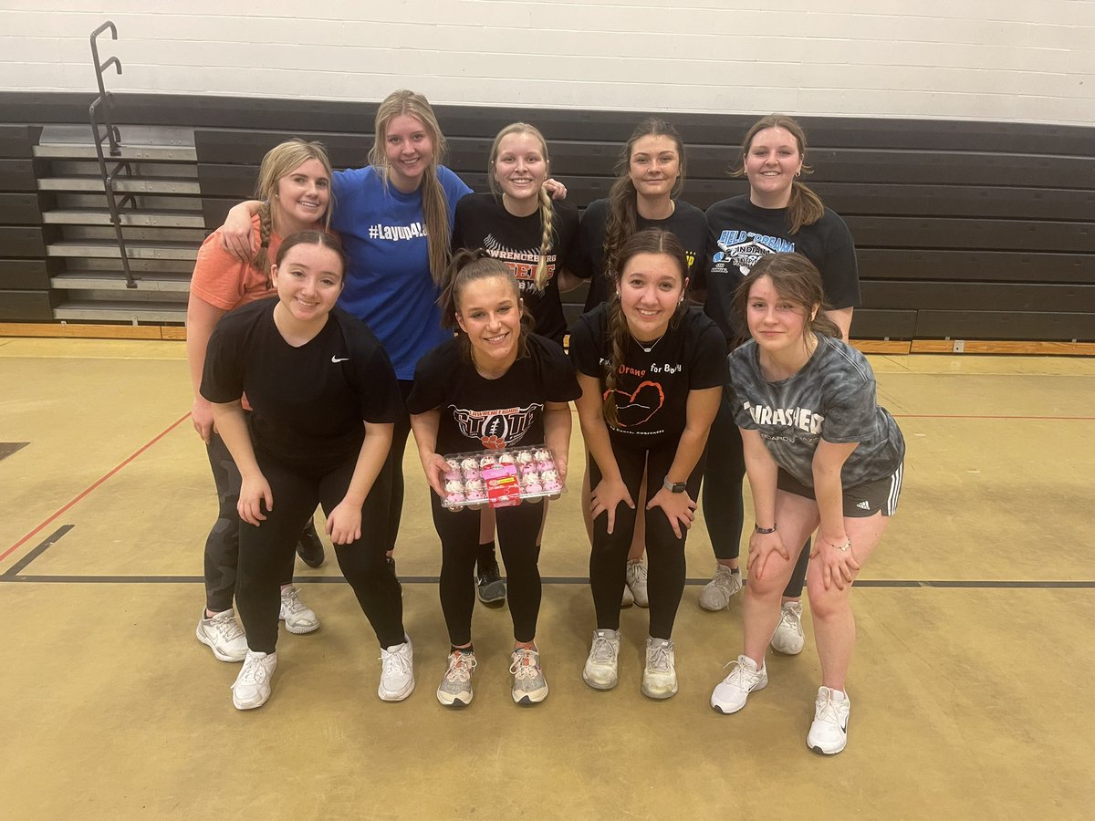 Celebrating National Women in Sports Day the best way we know how: practice and cupcakes! 

#GoTigers👊🏽🥎