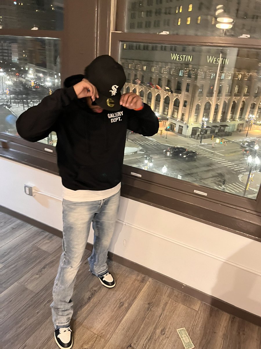 officalsammy2xz's tweet photo. I’m at when I’m in Detroit 🖤 https://t.co/oyUSLC76X4