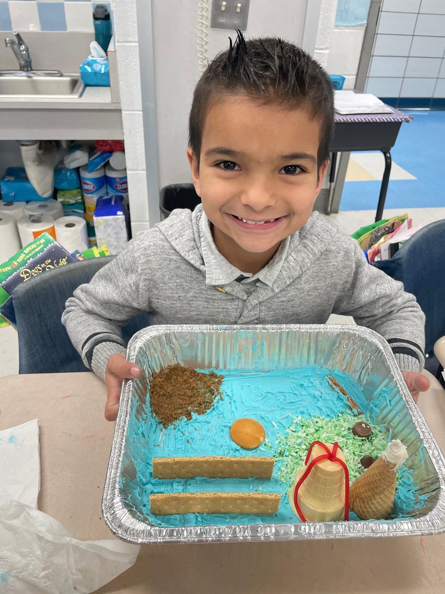 RidgeLCSD's tweet photo. The students in Ms. Tully's class have been working on their Landform Unit and they created 3-D mountains, volcanos, islands, and more using edible materials! Great job! https://t.co/dU3qpOU4IN