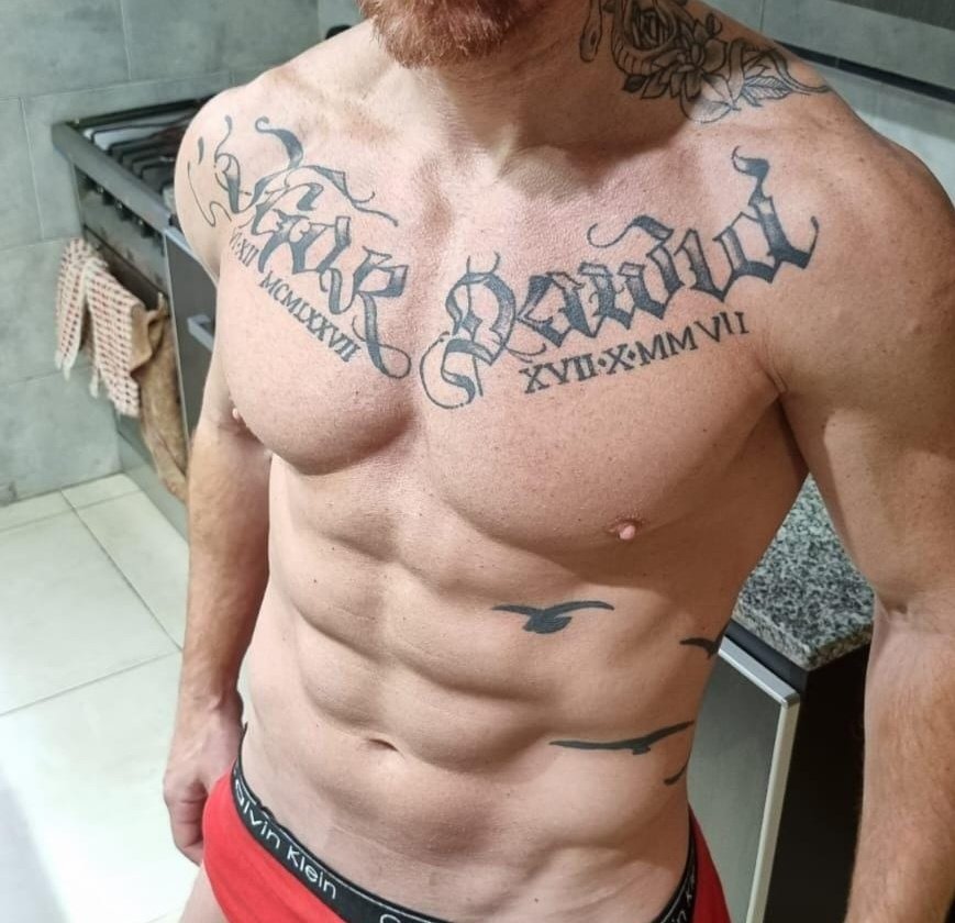 Se entreno duro, en los nuevos baños del gimnasio  pasan cosa será?