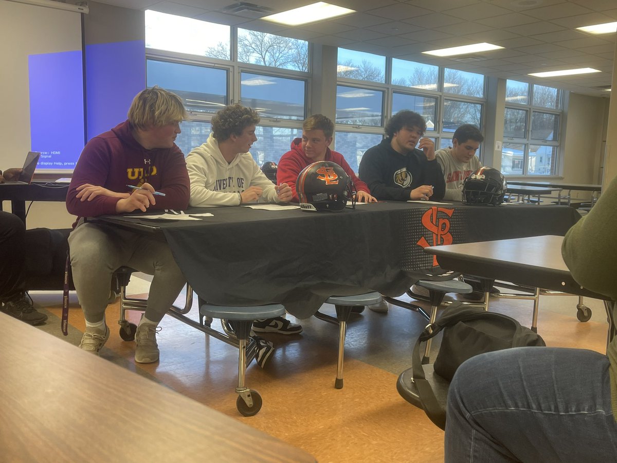 CoachFost's tweet photo. Great signing day today for our Athletes. Bemidji State, St. Thomas, Minnesota Duluth And St. John’s. So proud of all of them! #SLP4Life. @ZachJoh70038702 @ZHelfmann @henryeaton64 @hendobendo46 @fanogiovannelli @CoachRobG https://t.co/wlJytbaasM