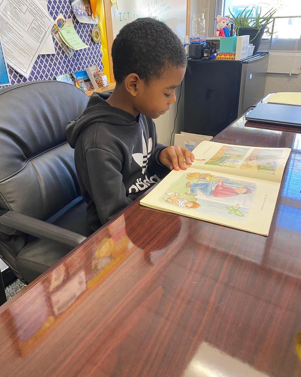 RidgeLCSD's tweet photo. Ridge students earn Cub Cash for displaying positive behaviors and then shop at the school store. Students have been purchasing tickets to do special activities with faculty and administrators in the building! Students read to Dr. White and they did an amazing job! https://t.co/xvHo6kISRQ