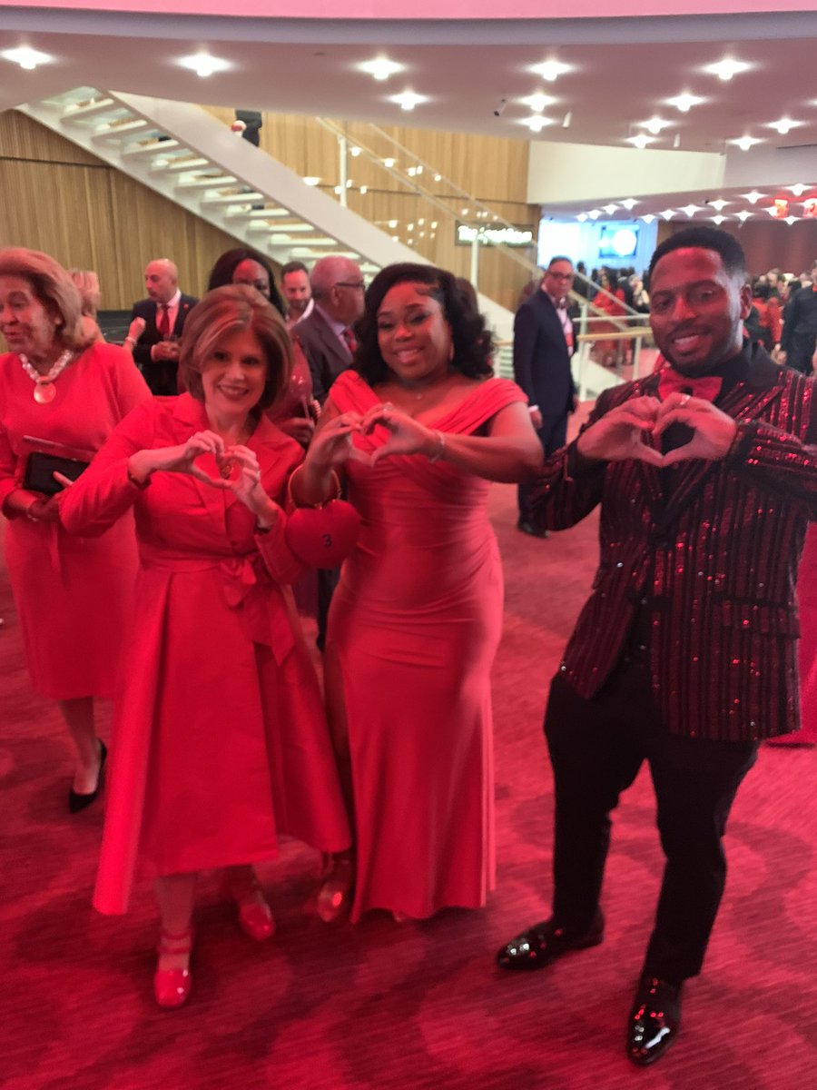 RT @NancyatHeart: Thank you from the bottom of my heart to @HamlinIsland’s phenomenal parents, Nina and Mario Hamlin, for being with us at @American_Heart #RedDressCollection. ❤️🫶❤️#HeartMonth #GoRedForWomen