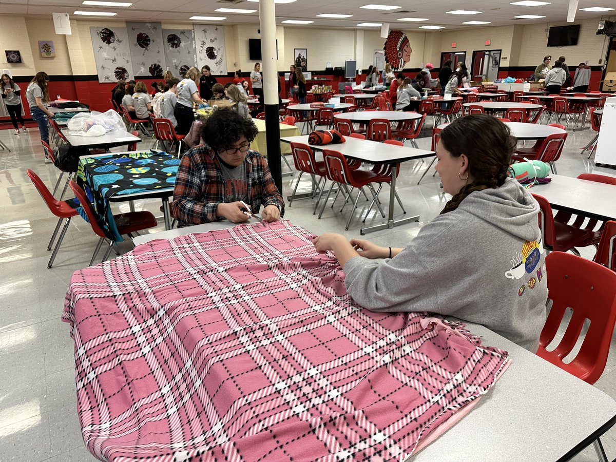 mcperry705's tweet photo. Our @EFMSWarriors and @EFWarriors students stepped up tonight and made us proud! ❤️🖤 #givingback https://t.co/dzxAmi1gwq
