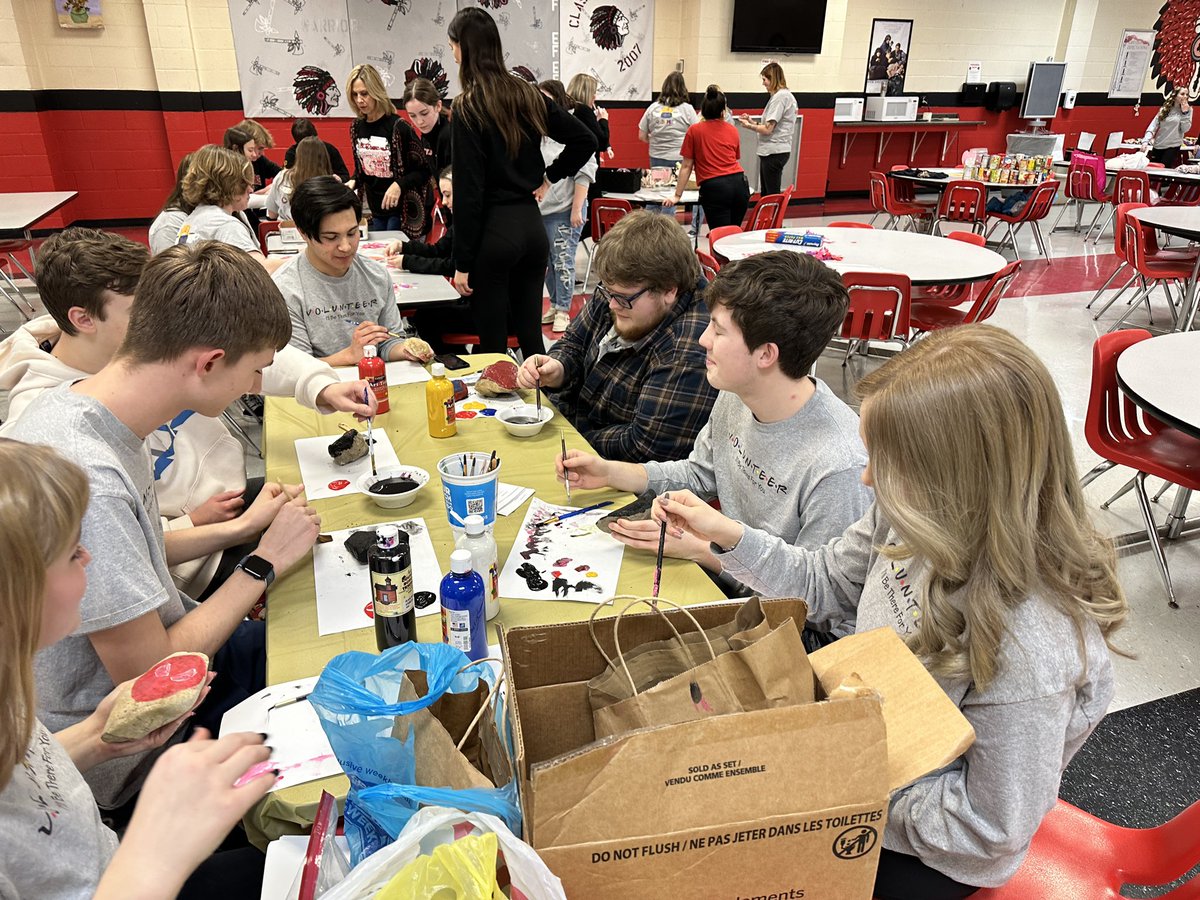 mcperry705's tweet photo. Our @EFMSWarriors and @EFWarriors students stepped up tonight and made us proud! ❤️🖤 #givingback https://t.co/dzxAmi1gwq