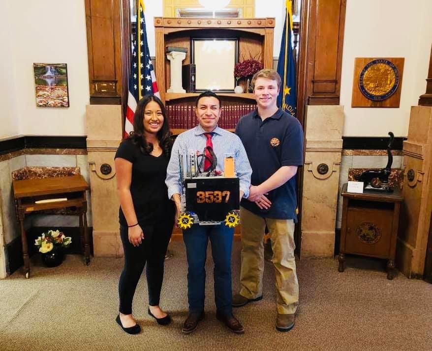 Hamsters had the opportunity to support FIRST Indiana Robotics at the State House today. Thanks to Secretary of State, Diego Morales, and all the legislators who let us share with them! #finfam 
@FIRSTINRobotics @FTC_Indiana <a href="/IndySouthFTC/">Indy South FTC</a>  #FIRSTENERGIZE #ftc