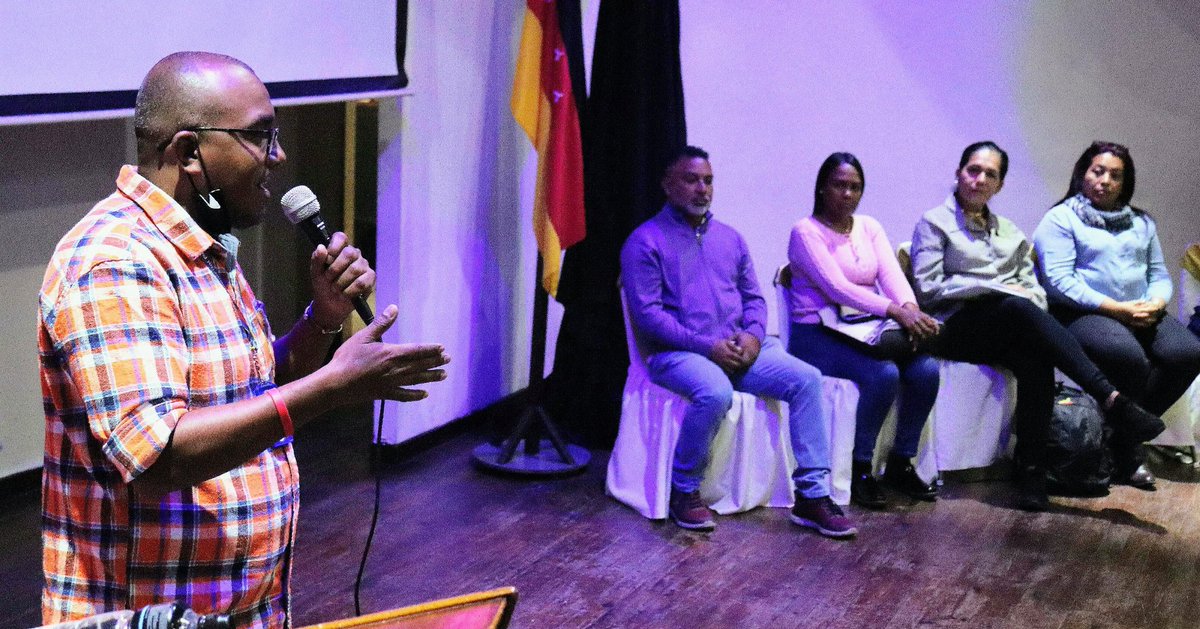 ZYSEGMIRANDA's tweet photo. #Miranda Por orientación de la ministra @_LaAvanzadora, celebramos asambleas por la nueva estructura que atenderá la organización de la Educación del Futuro con el Prof Erick García del Viceministerio de Comunidades Educativas, en los municipios Guaicaipuro, y Sucre @MPPEDUCACION https://t.co/9UGEFvVD40